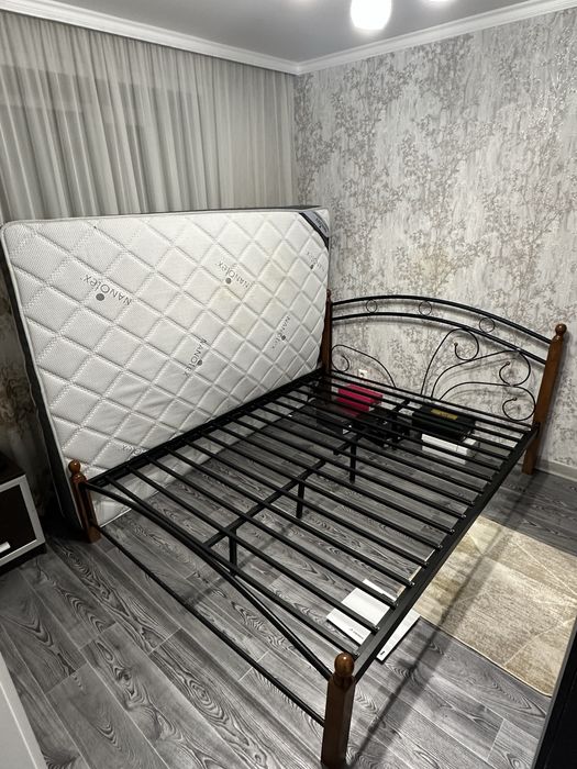 Продам кровать с матрасом 160×200