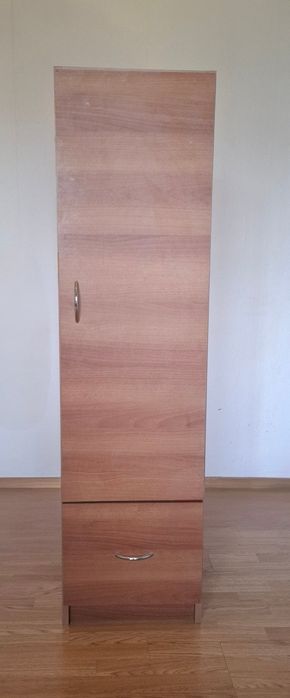 Еднокрилен шкаф.