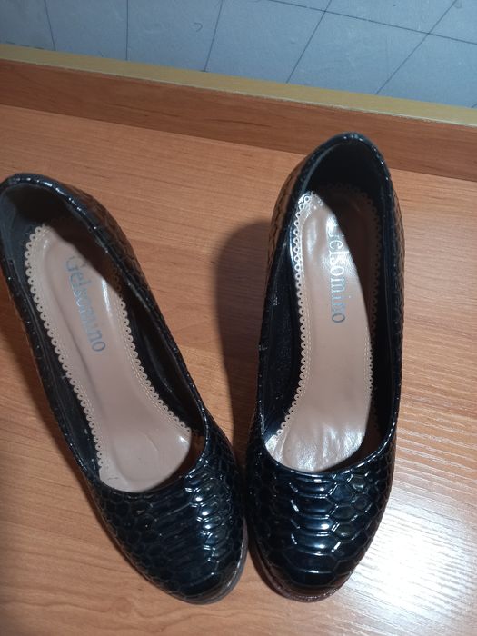 Продаю женкую туфли