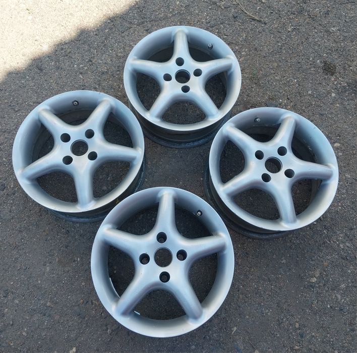 Диски R15 оригинал на Audi 80.