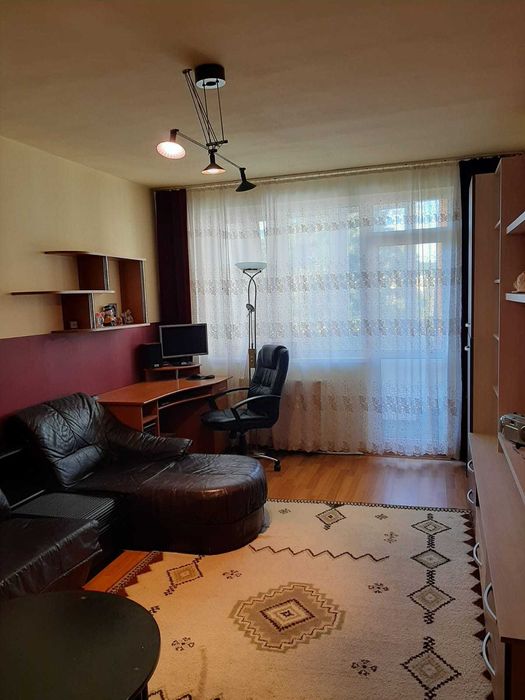 Închiriez apartament
