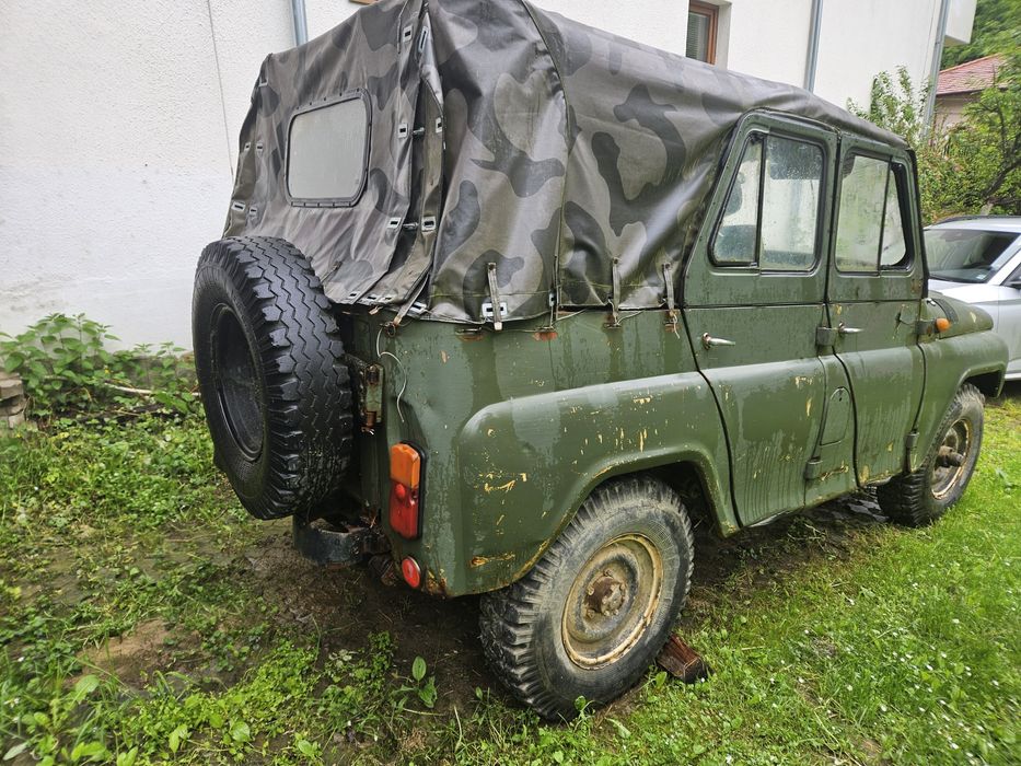 Джип УАЗ 469 с инсталиран двигател на Mercedes 190 D