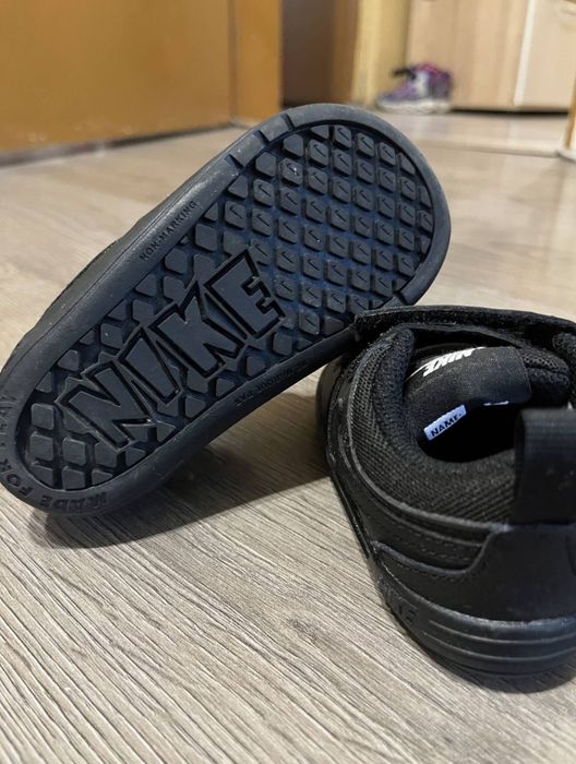 Сандали Nike 23,5