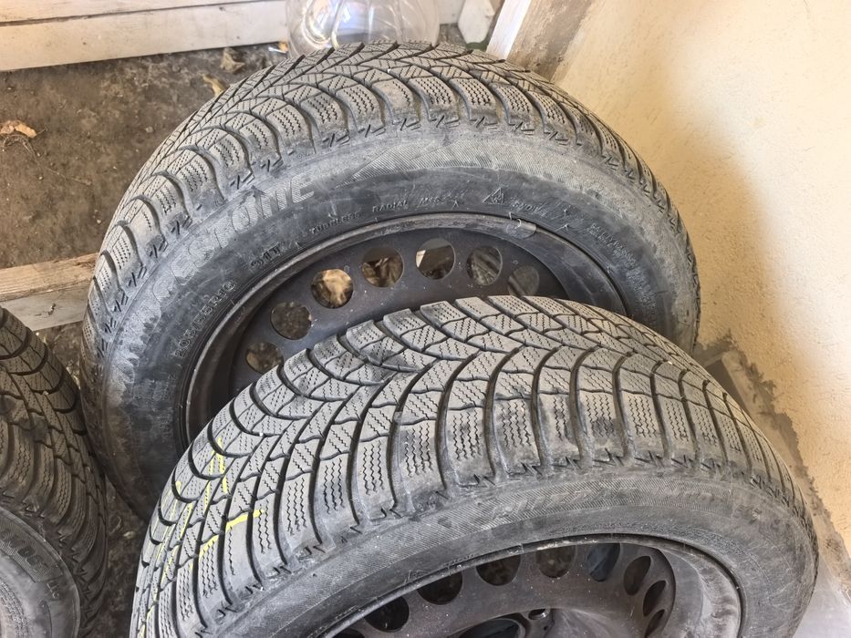 4 бр. зимни гуми 205/55 R16 със стоманени джанти