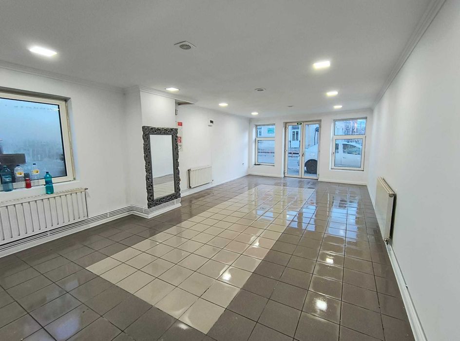 = Spatiu Comercial De Inchiriat =