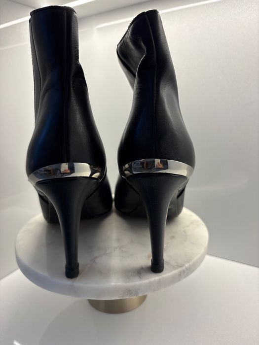 Кожени боти с отворени пръсти