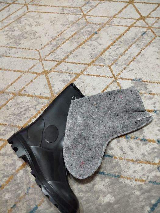 Продам мужские сапоги