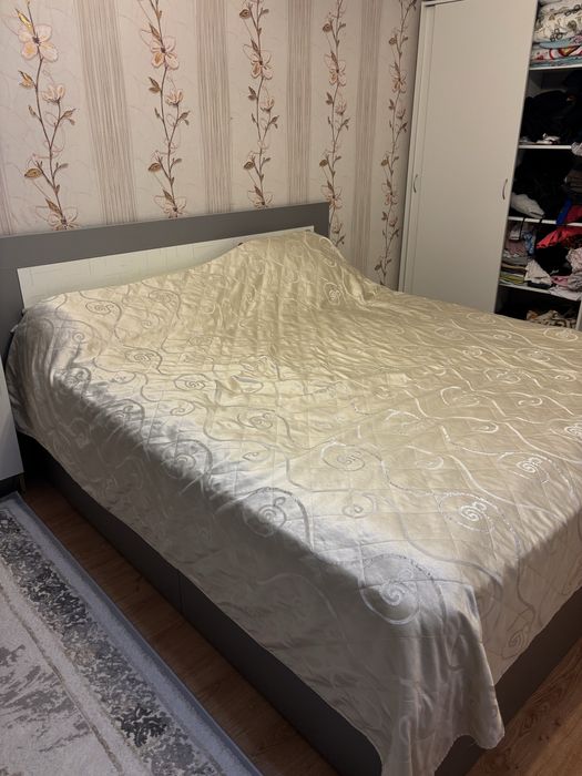 Продам двуспальную кровать