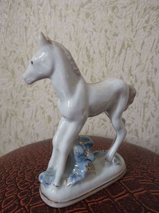 Фарфоровая статуэтка