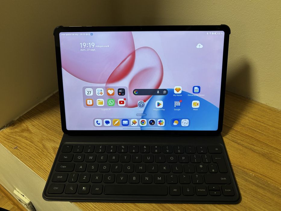 Tableta Honor Pad 10 5g cu SIM plus husa originala cu tastatura