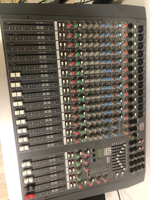 Продавам миксер пулт