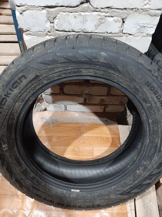 Продам шину 235/60/18 нокиа