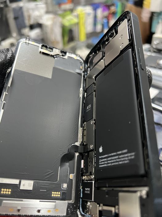 Vindem / inlocuim piese pentru iphone display baterie casca mufa capac