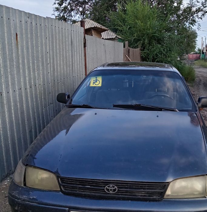 Продам машину тайота карина е