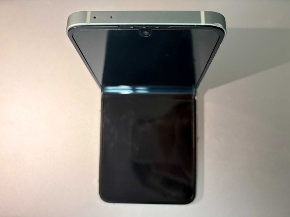 Galaxy Z Flip6 Mint, 256 GB, Excelent (Garantie 1 an)