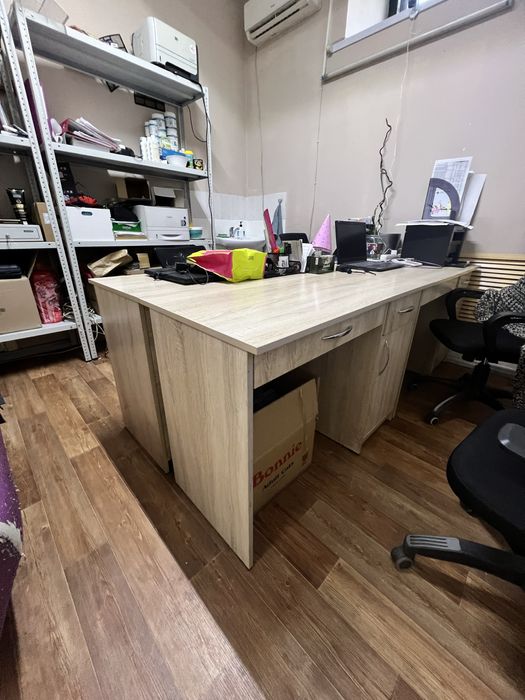 Столы и шкаф б/у срочно