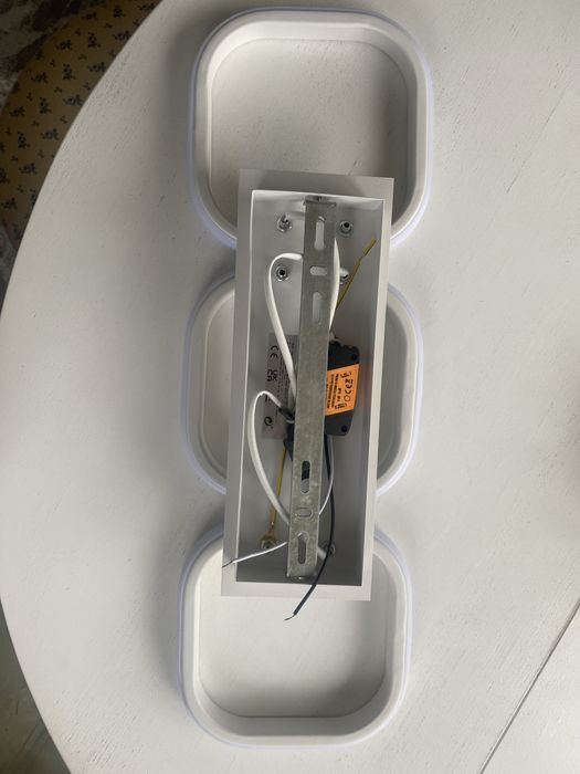 Продавам LED осветително тяло