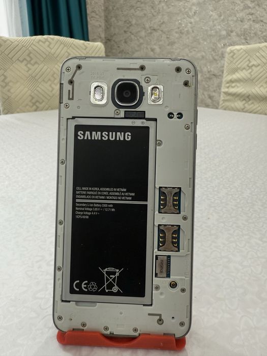 Samsung J7 16GB продам телефон