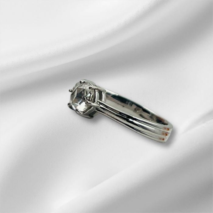 пръстен от 14к бяло злато с естествен диамант