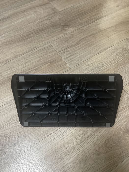 Ножки под телевизор , пульт yasin