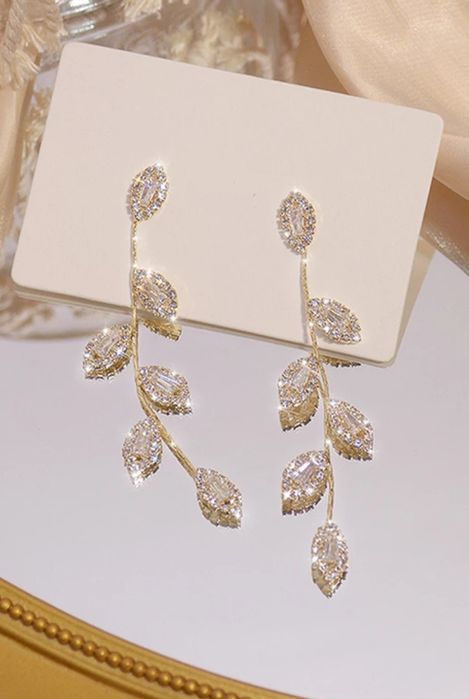 Дамски обеци.Висящи със златно покритие 14 карата.НОВИ.