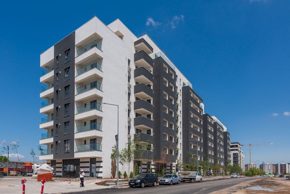 Ofer spre închiriere apartament de 3 camere