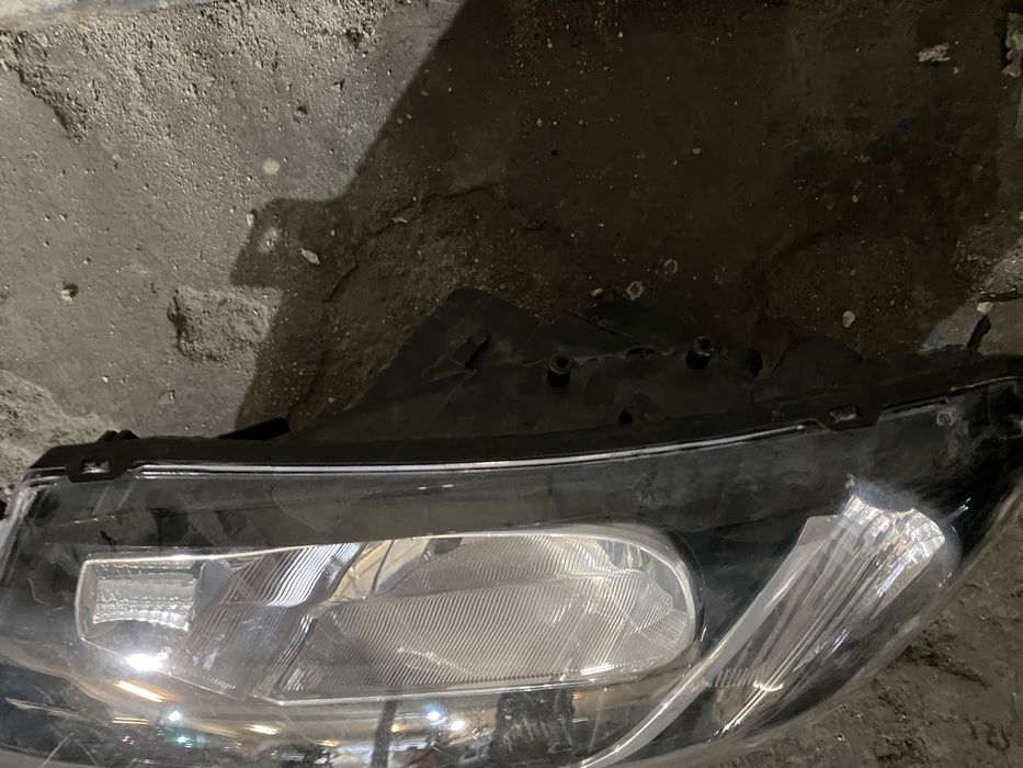 Far Dacia logan 2 Sandero 2013 - 2017 faruri dreapta Stanga