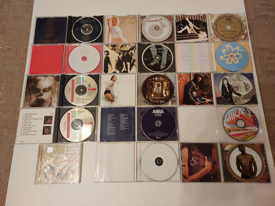 Cd-uri artiști străini. Colecție personală. Stare foarte bună.