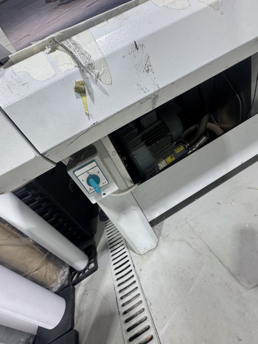 Masa de Taiat Zund M-1200 Flatbed Plotter