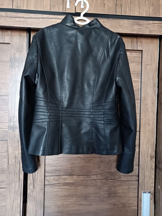 Кожанка, размер М, на объём груди до 96 см