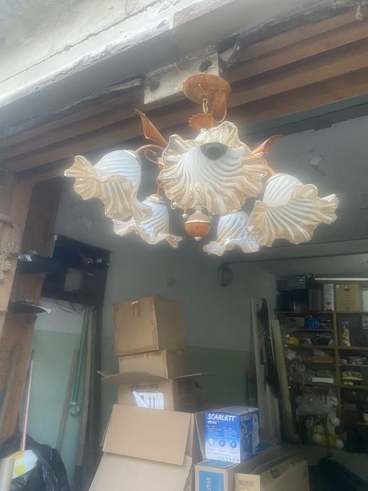 Продаю        люстру
