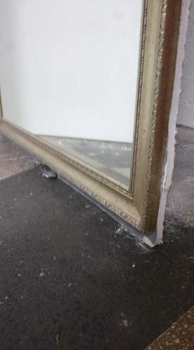 Огледало. Високо и качествено. За магазин, офис или дом.