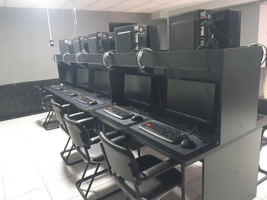 Kompyuterlar mebellari bilan sotiladi. Holati hali yangi.