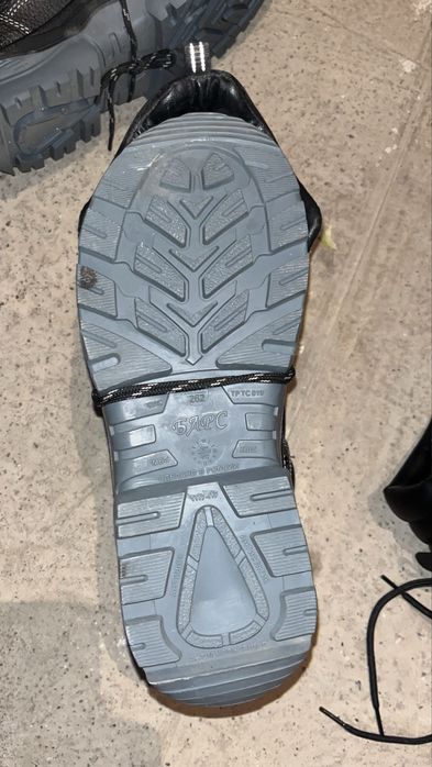 Продается ботинки рабочие (берцы)