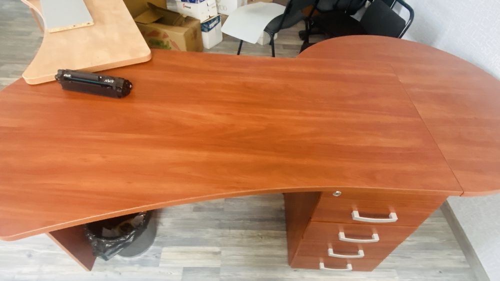 Офисный стол большой