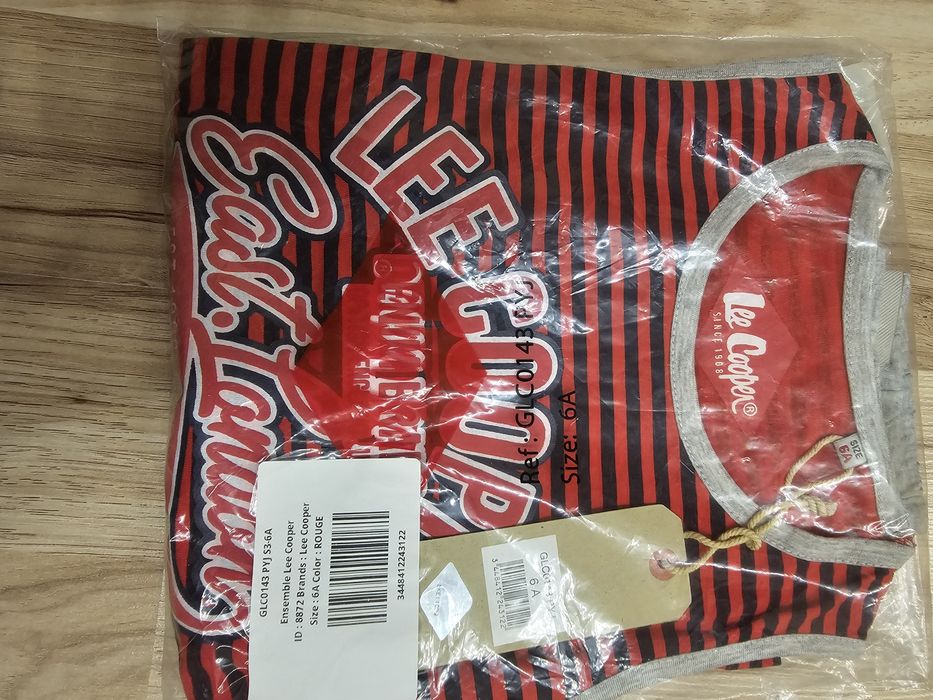 Продавам - чисто нова детска пижама Lee Cooper за 6 г.