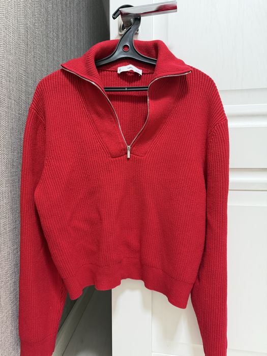 Свитер красный от mango