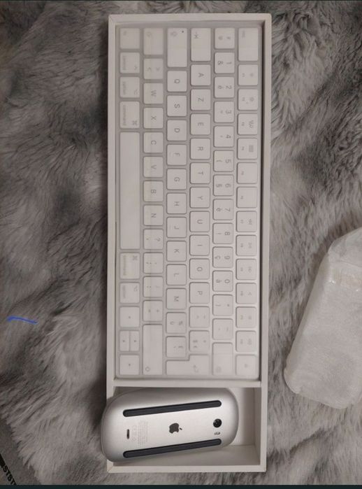 Vând tastatură apple + mouse keyboard