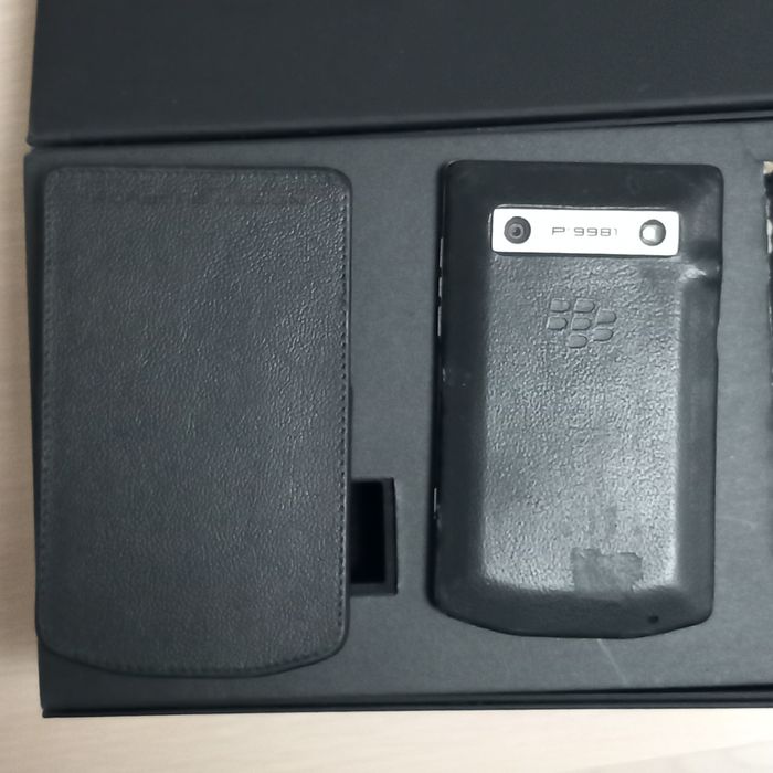 Blackberry P'9981