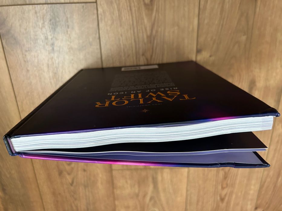 Taylor Swift Rise of an Icon - 21.5 x 27.9