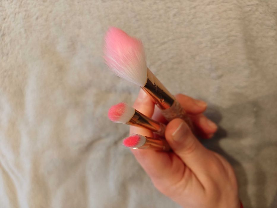 Три четки за грим