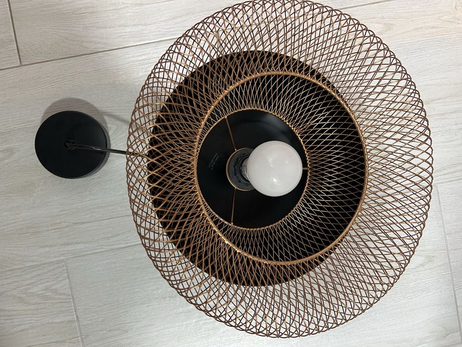 Vand 2 lustre in stare perfect,cochete