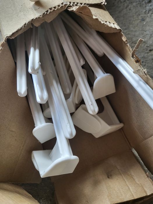 Suport plastic steguleț auto