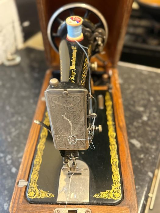 Vand masina de cusut marca Singer