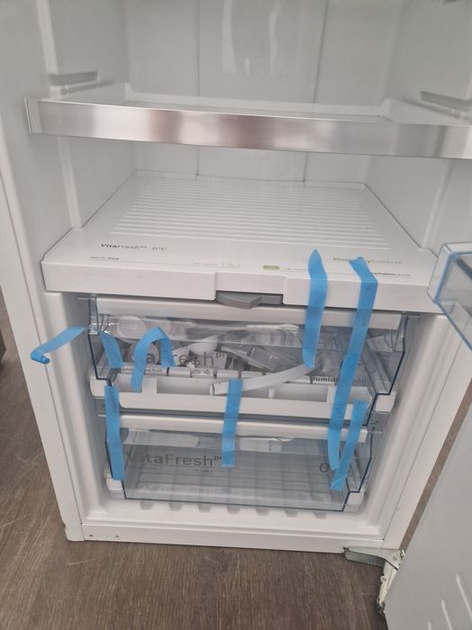 Хладилник за вграждане Bosch A++  140 см Чисто нов