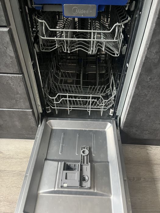 Продам посудомоечную машинку Midea