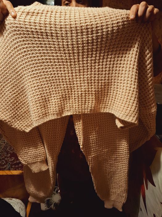 Продава се  комплекти има лек коментар