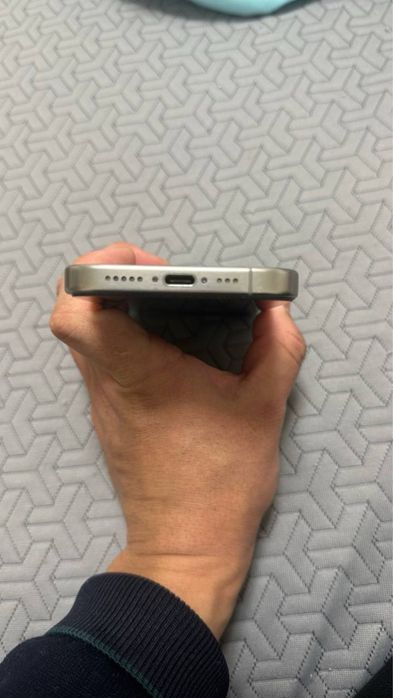 iphone 15 pro silver