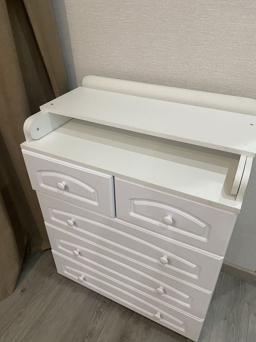 Десткая кровать, комод и манеж