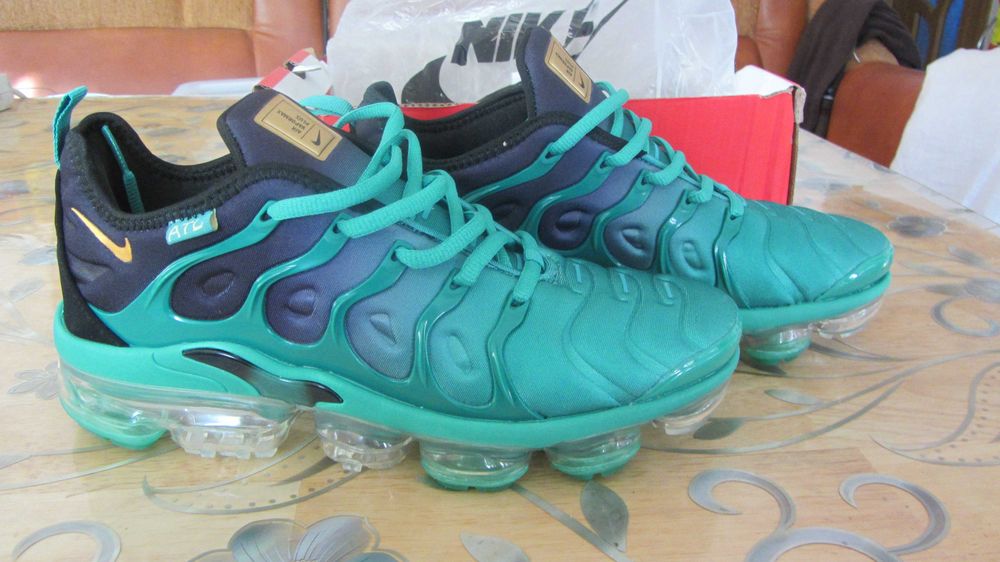 Nike Air Vapormax Plus noi in cutie marimea 42